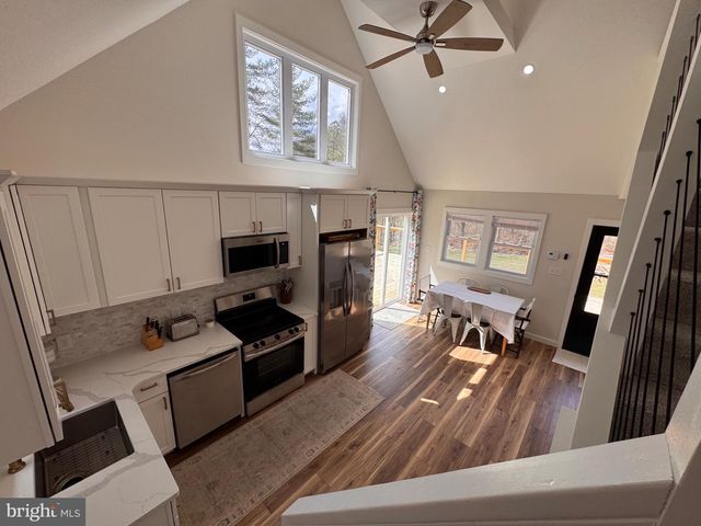 656 WILDLIFE DR, Lost City, WV 26810