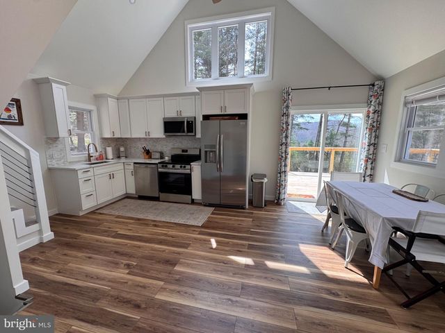 656 WILDLIFE DR, Lost City, WV 26810