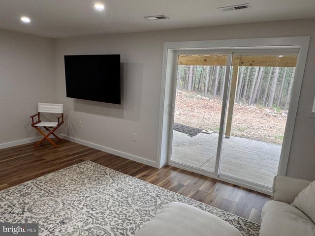 656 WILDLIFE DR, Lost City, WV 26810