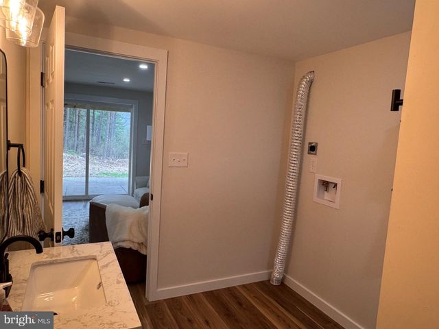 656 WILDLIFE DR, Lost City, WV 26810