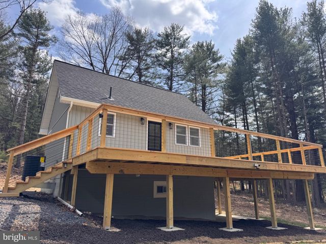 656 WILDLIFE DR, Lost City, WV 26810