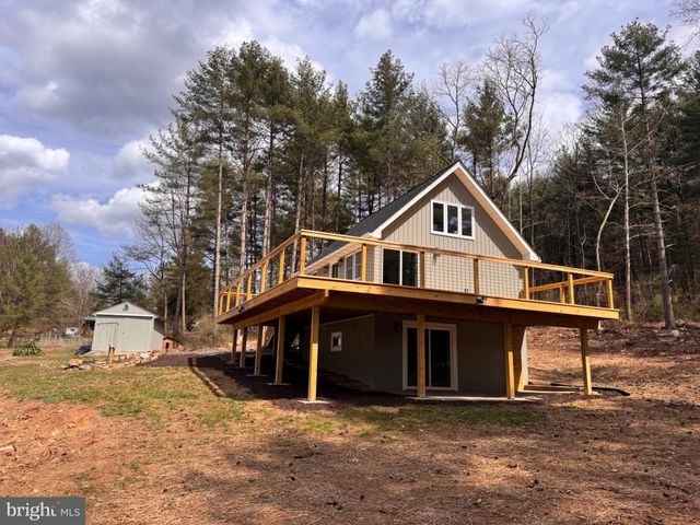 656 WILDLIFE DR, Lost City, WV 26810