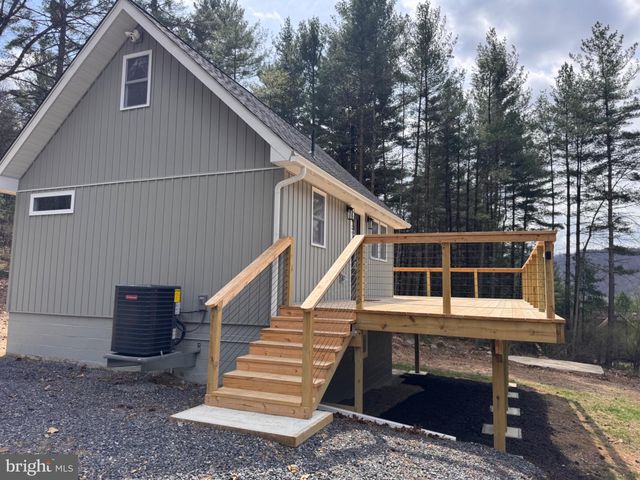 656 WILDLIFE DR, Lost City, WV 26810