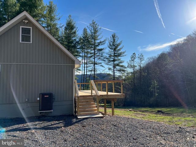 656 WILDLIFE DR, Lost City, WV 26810