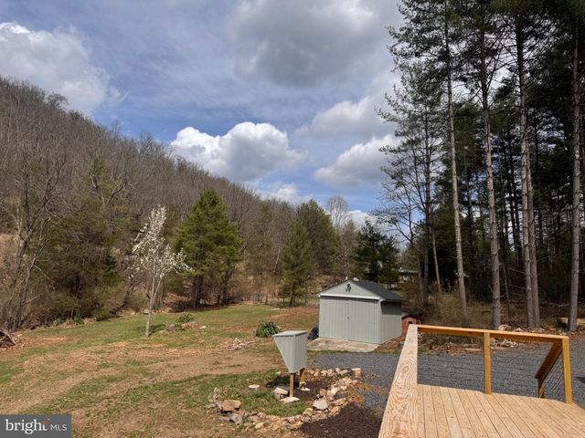 656 WILDLIFE DR, Lost City, WV 26810
