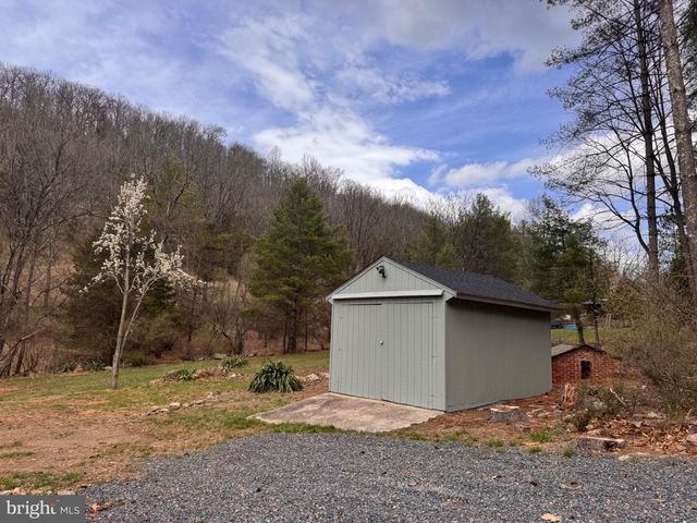 656 WILDLIFE DR, Lost City, WV 26810