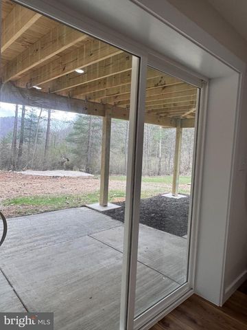 656 WILDLIFE DR, Lost City, WV 26810