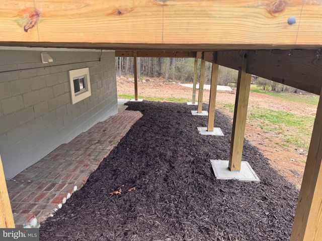 656 WILDLIFE DR, Lost City, WV 26810