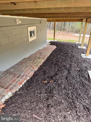 656 WILDLIFE DR, Lost City, WV 26810