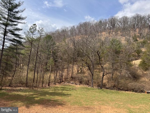 656 WILDLIFE DR, Lost City, WV 26810