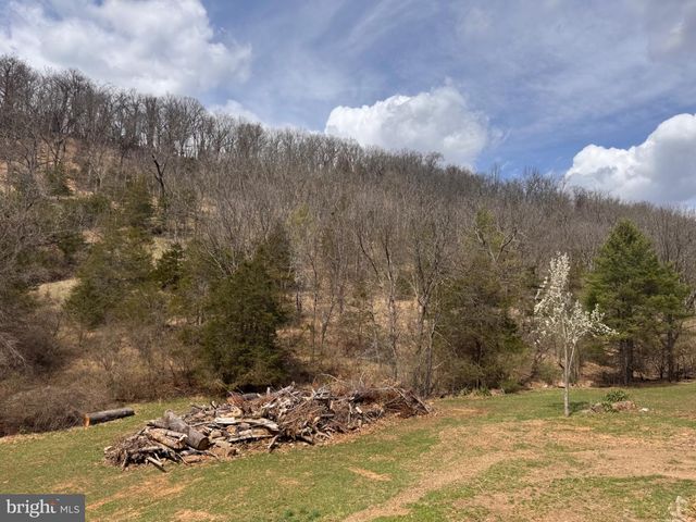 656 WILDLIFE DR, Lost City, WV 26810