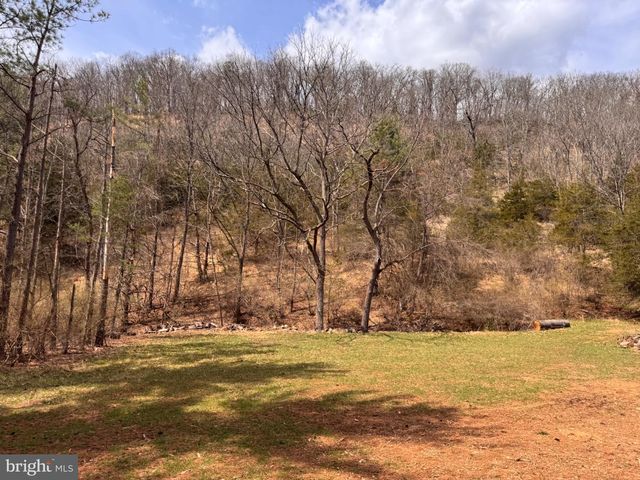 656 WILDLIFE DR, Lost City, WV 26810