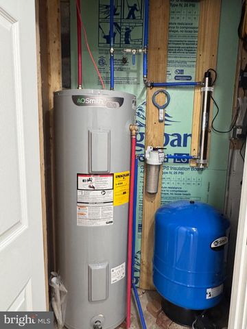 656 WILDLIFE DR, Lost City, WV 26810