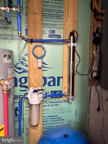 656 WILDLIFE DR, Lost City, WV 26810