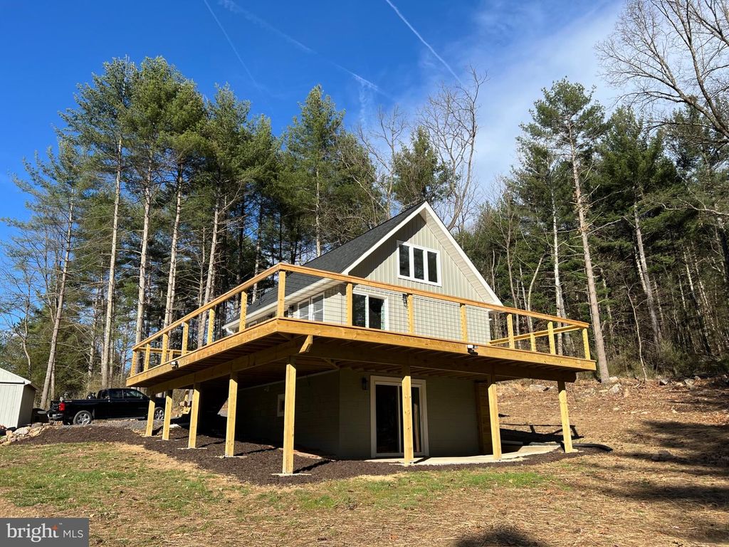 656 WILDLIFE DR, Lost City, WV 26810