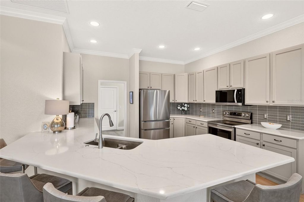 Image 20 of property listing at 10089 LAKE MIONA WAY, Oxford, FL 34484