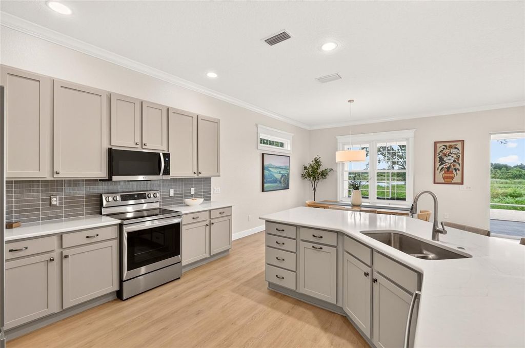 Image 21 of property listing at 10089 LAKE MIONA WAY, Oxford, FL 34484