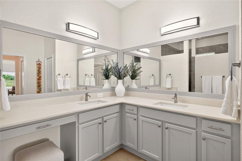 Image 33 of property listing at 10089 LAKE MIONA WAY, Oxford, FL 34484