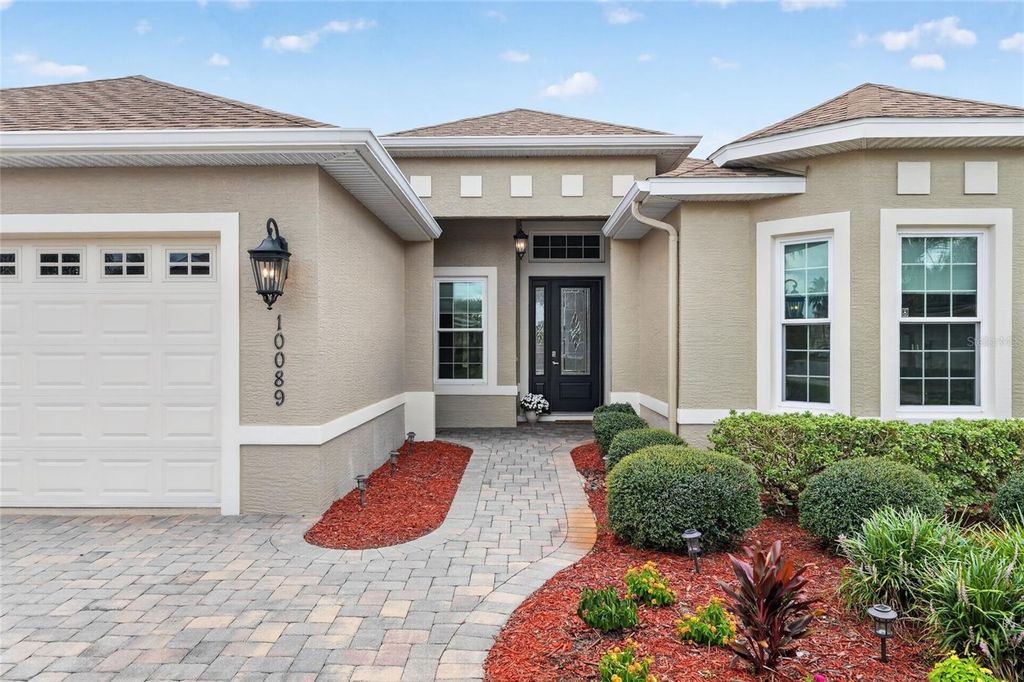 Image 5 of property listing at 10089 LAKE MIONA WAY, Oxford, FL 34484