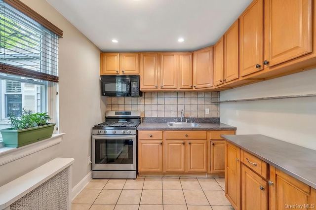 261-10 Langston Avenue G99E, Glen Oaks, NY 11004