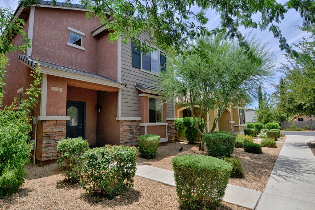 4351 E SELENA Drive, Phoenix, AZ 85050