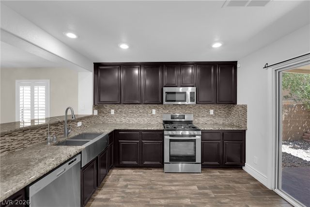 646 Monument Point Street, Henderson, NV 89002