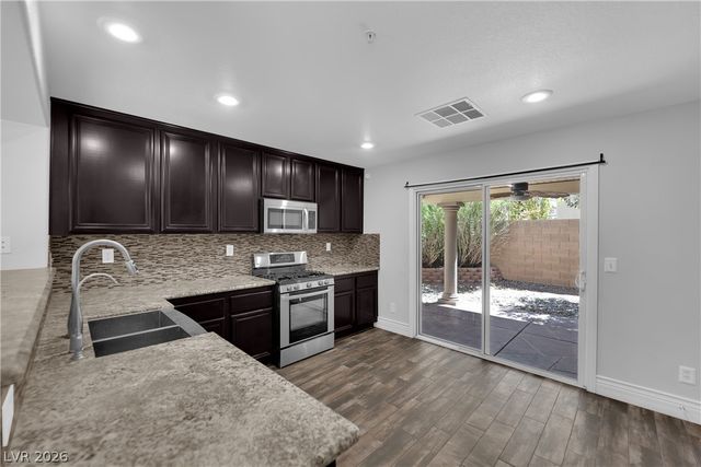 646 Monument Point Street, Henderson, NV 89002