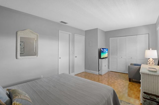 306 S Circle Dr S S 203, Boynton Beach, FL 33435