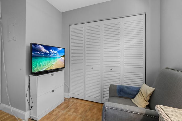 306 S Circle Dr S S 203, Boynton Beach, FL 33435