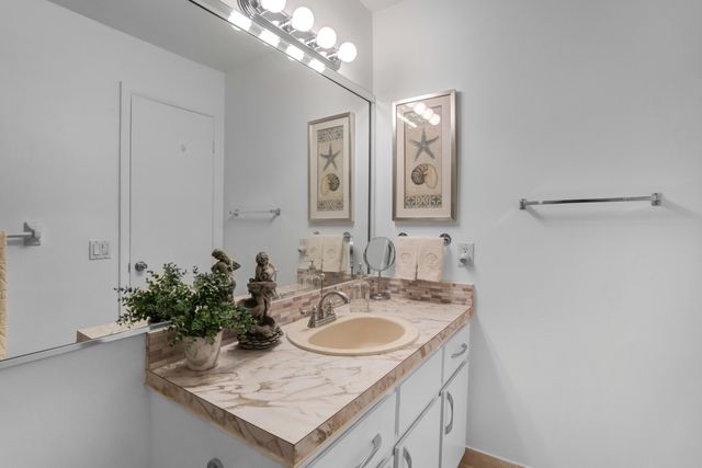 306 S Circle Dr S S 203, Boynton Beach, FL 33435