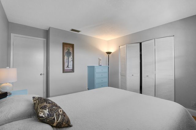 306 S Circle Dr S S 203, Boynton Beach, FL 33435