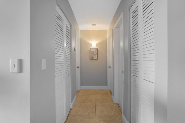 306 S Circle Dr S S 203, Boynton Beach, FL 33435