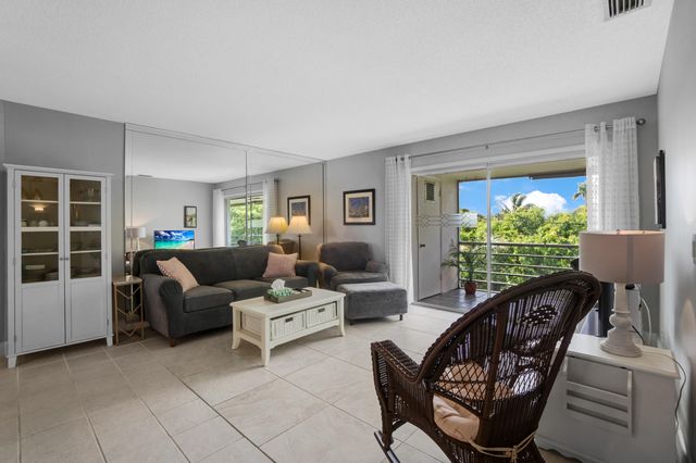 306 S Circle Dr S S 203, Boynton Beach, FL 33435