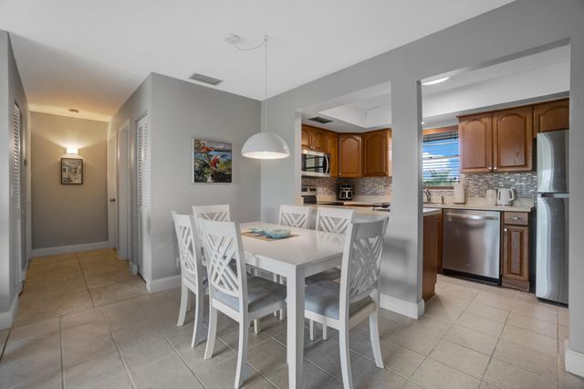 306 S Circle Dr S S 203, Boynton Beach, FL 33435