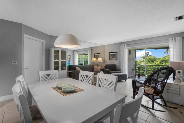 306 S Circle Dr S S 203, Boynton Beach, FL 33435