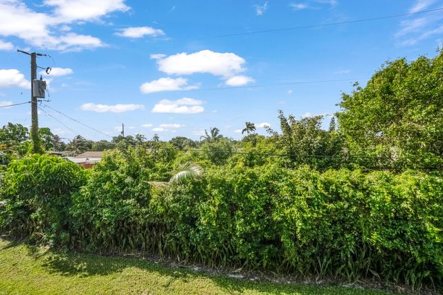 306 S Circle Dr S S 203, Boynton Beach, FL 33435