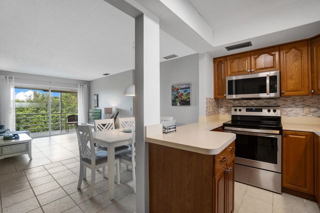 306 S Circle Dr S S 203, Boynton Beach, FL 33435