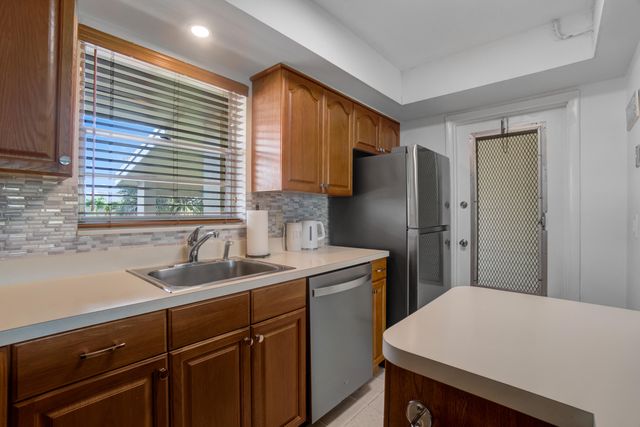 306 S Circle Dr S S 203, Boynton Beach, FL 33435