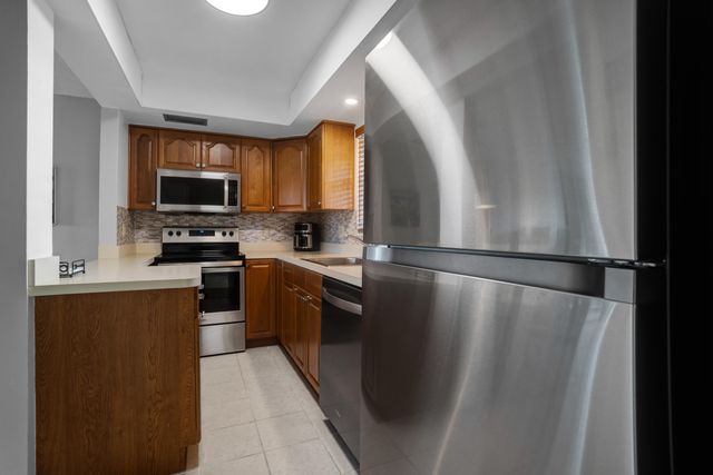 306 S Circle Dr S S 203, Boynton Beach, FL 33435