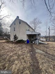 800 E ROCKHILL RD, Sellersville, PA 18960