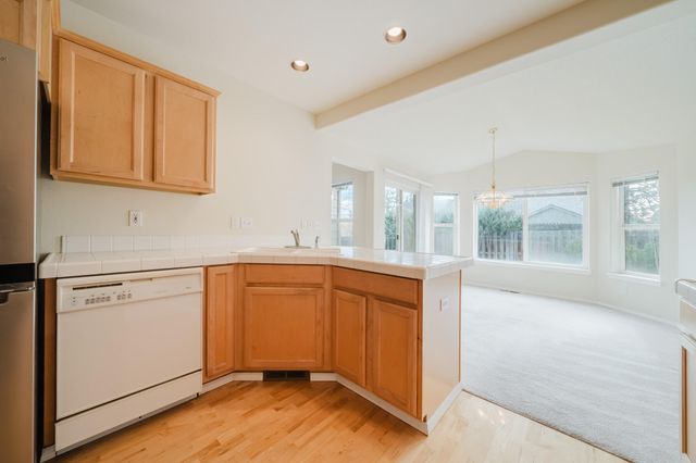 3734 SW Wickiup Place, Redmond, OR 97756