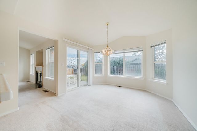 3734 SW Wickiup Place, Redmond, OR 97756