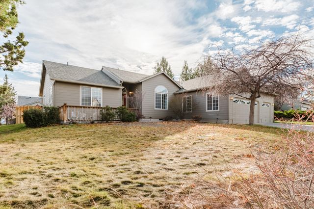 3734 SW Wickiup Place, Redmond, OR 97756