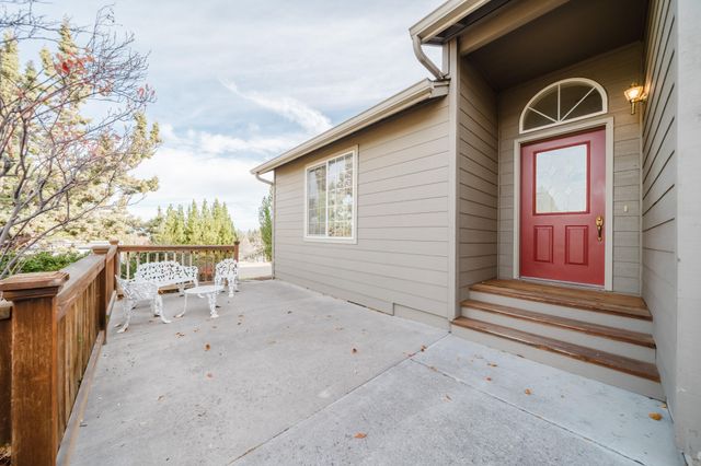 3734 SW Wickiup Place, Redmond, OR 97756