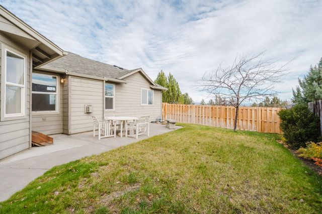 3734 SW Wickiup Place, Redmond, OR 97756