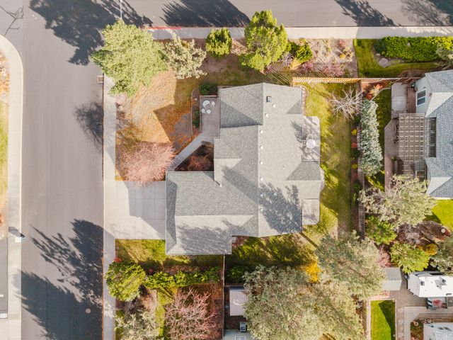 3734 SW Wickiup Place, Redmond, OR 97756