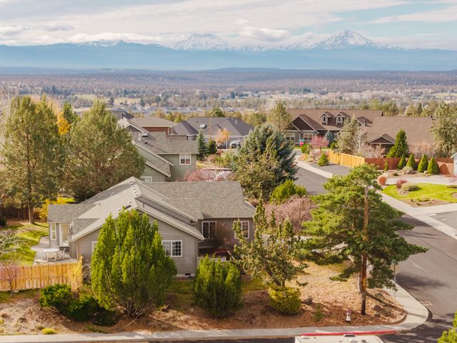 3734 SW Wickiup Place, Redmond, OR 97756