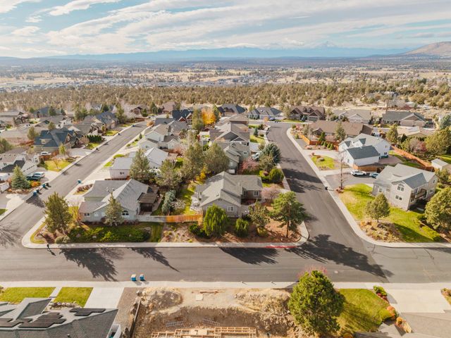 3734 SW Wickiup Place, Redmond, OR 97756