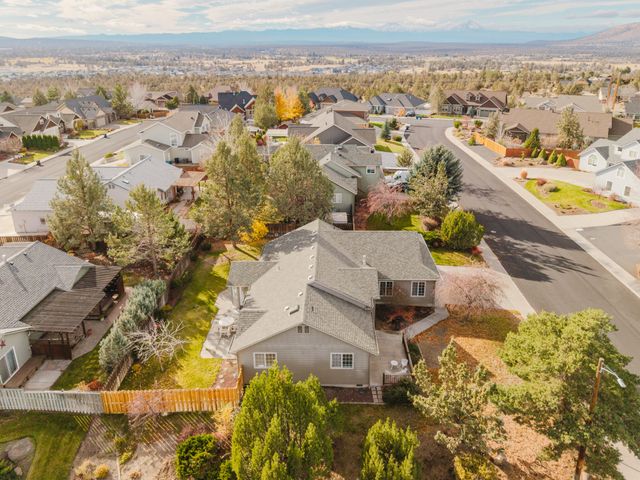 3734 SW Wickiup Place, Redmond, OR 97756