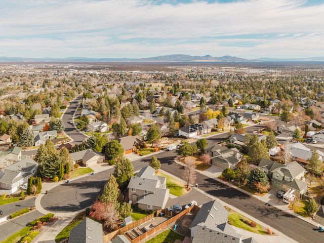 3734 SW Wickiup Place, Redmond, OR 97756